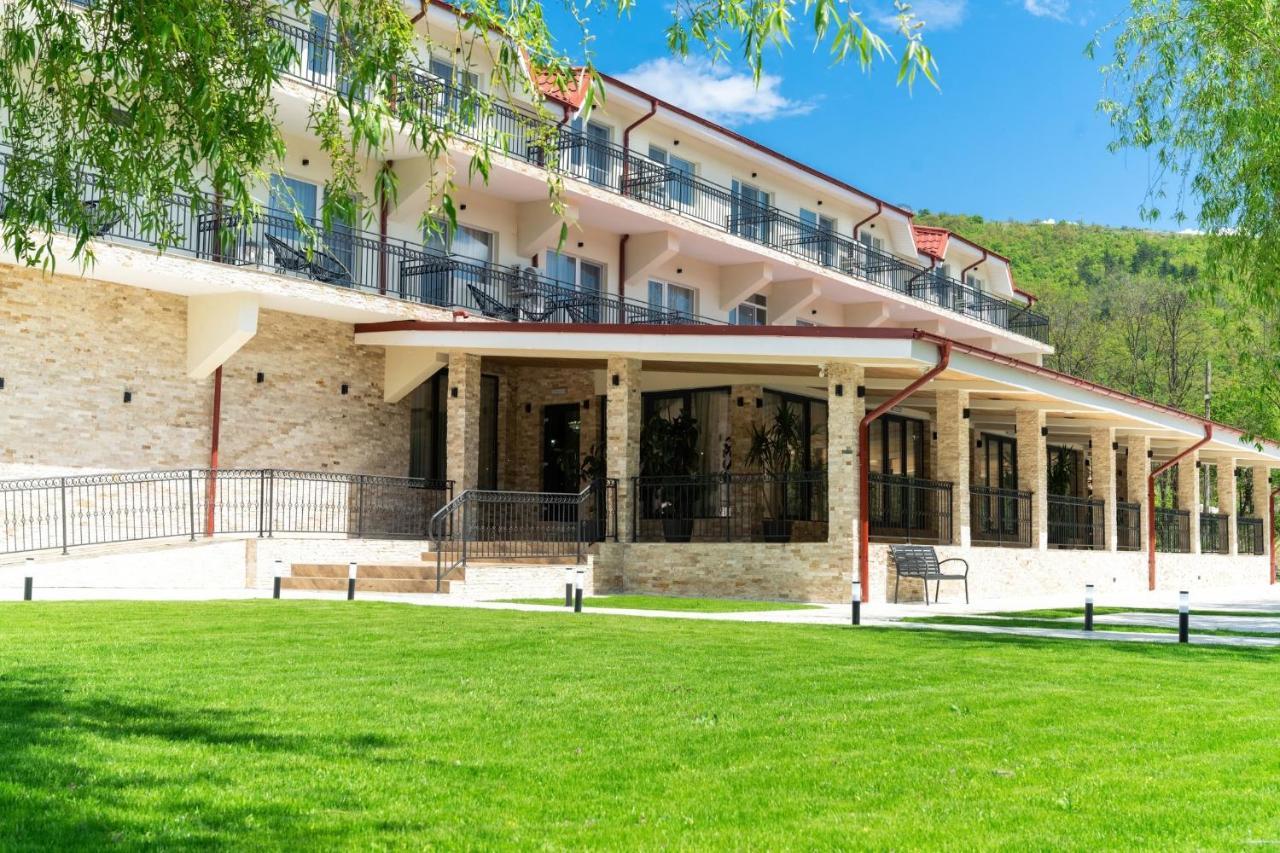 Vega Resort Restaurant & Lodge Orszowa Zewnętrze zdjęcie