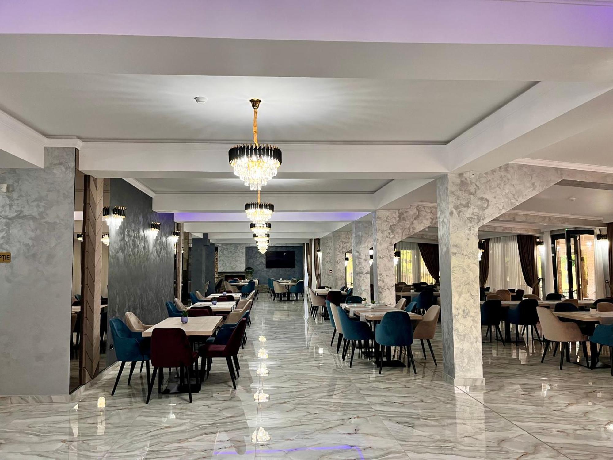 Vega Resort Restaurant & Lodge Orszowa Zewnętrze zdjęcie