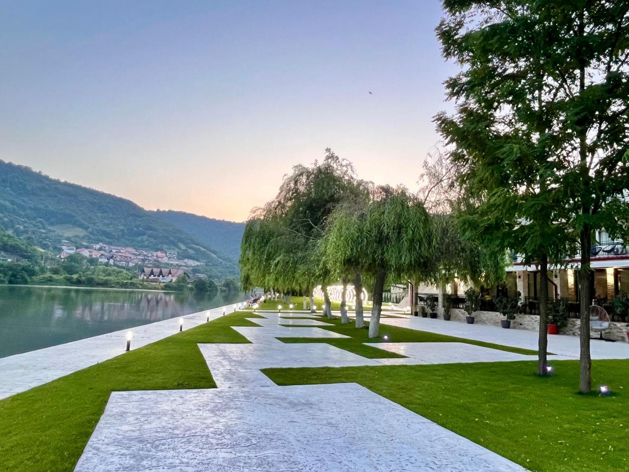 Vega Resort Restaurant & Lodge Orszowa Zewnętrze zdjęcie