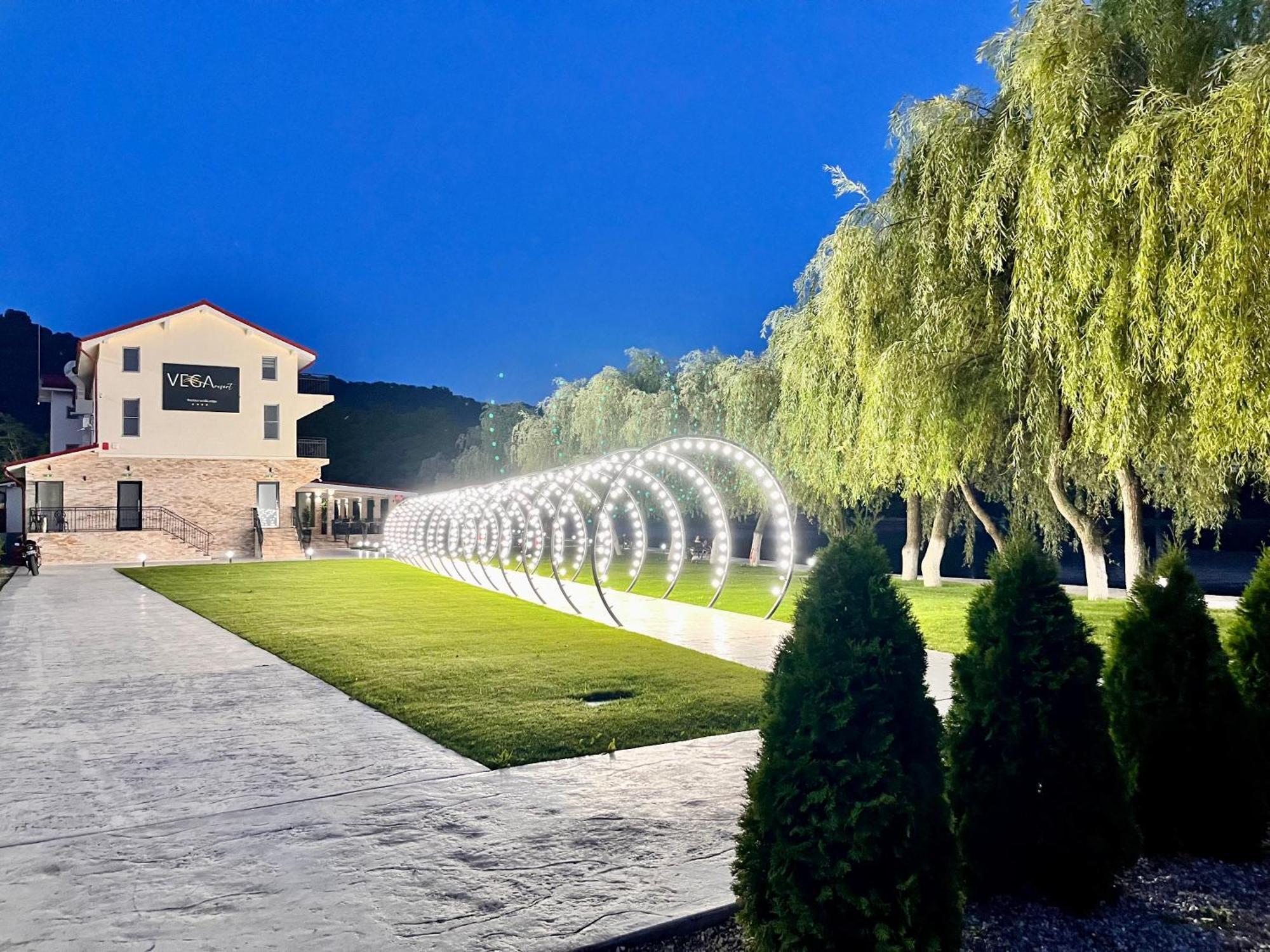 Vega Resort Restaurant & Lodge Orszowa Zewnętrze zdjęcie
