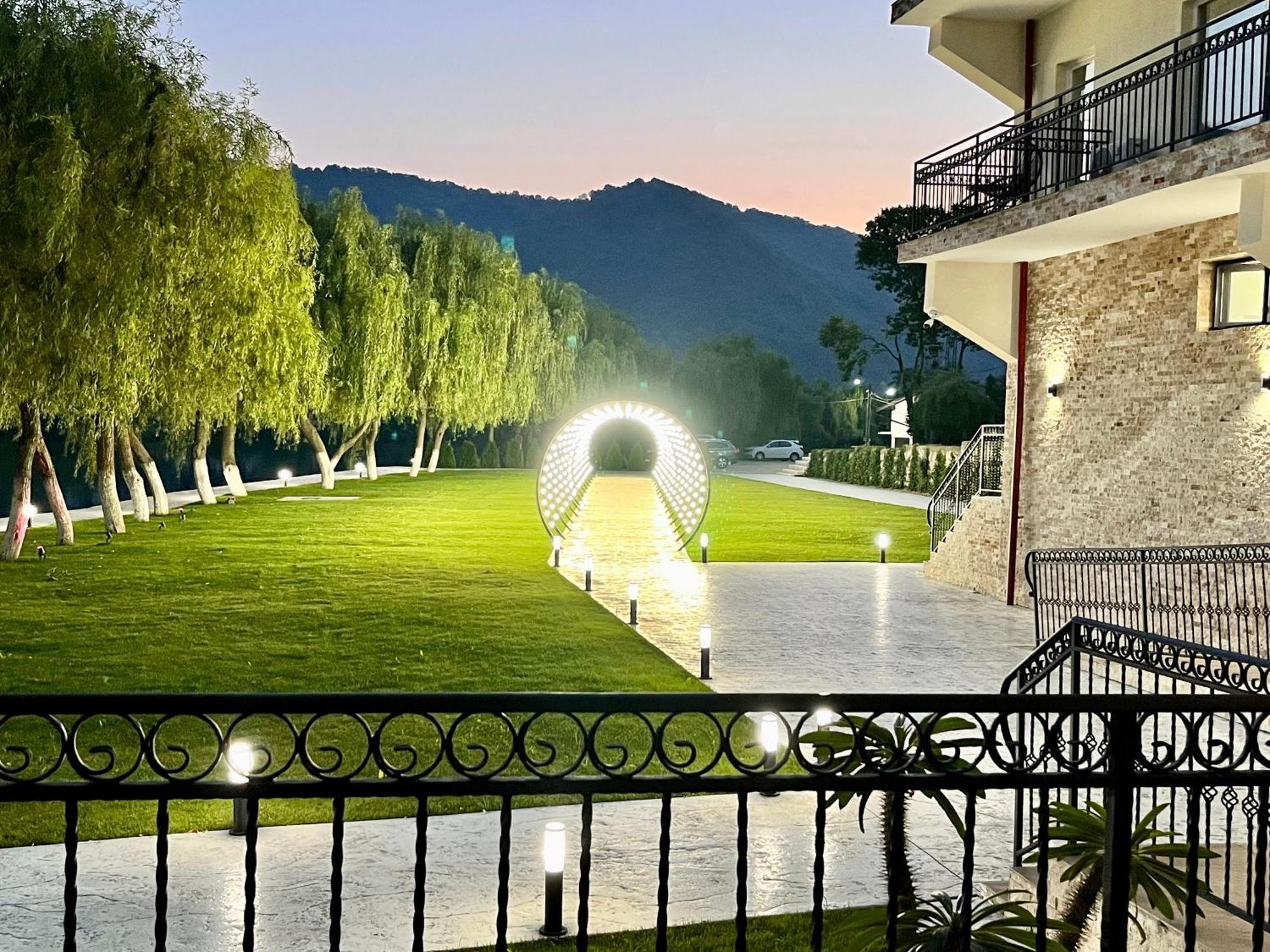 Vega Resort Restaurant & Lodge Orszowa Zewnętrze zdjęcie