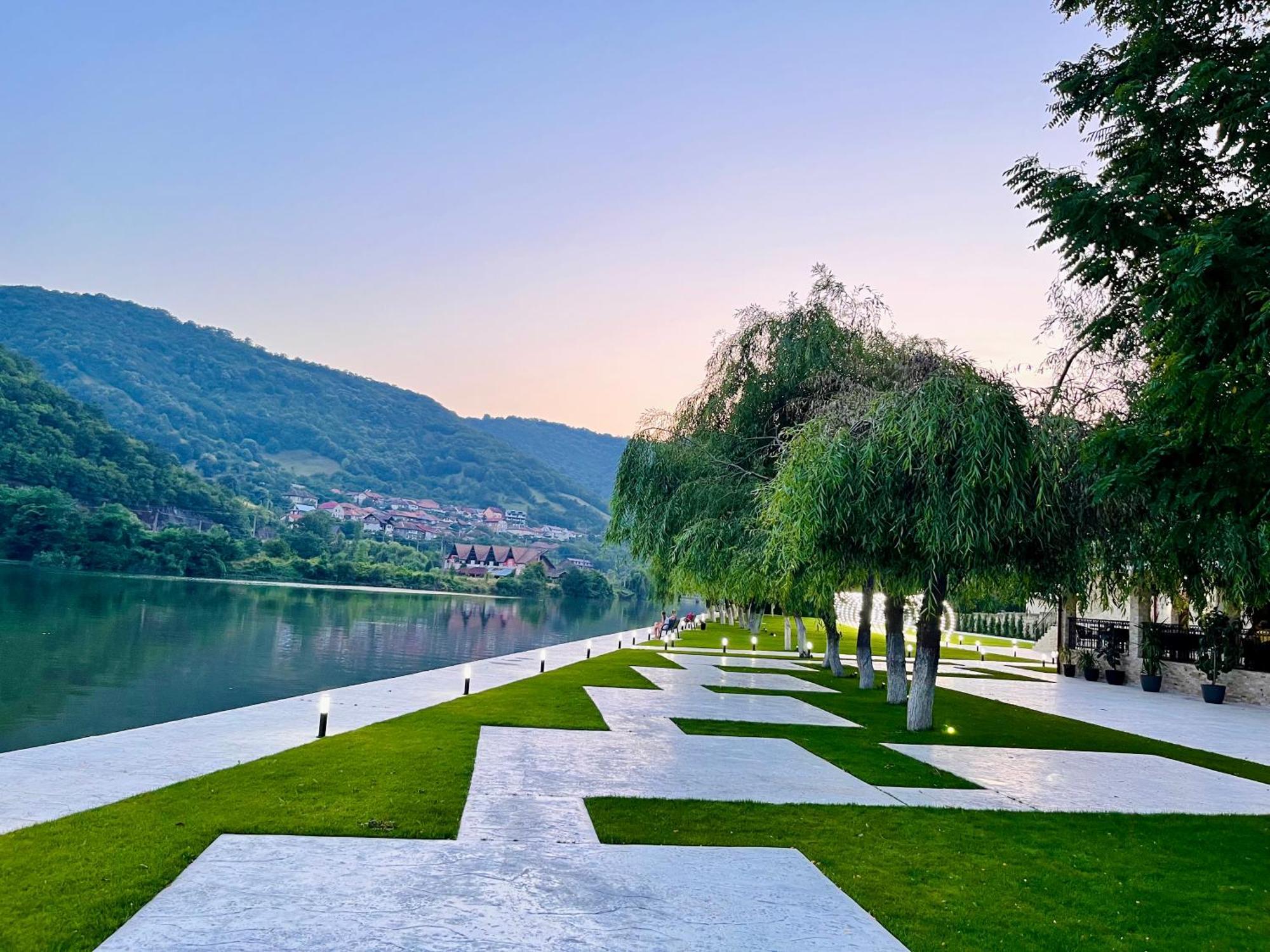 Vega Resort Restaurant & Lodge Orszowa Zewnętrze zdjęcie
