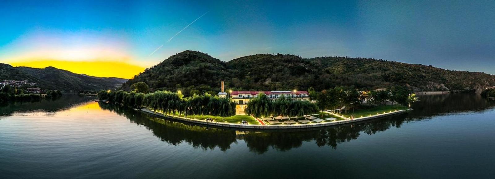 Vega Resort Restaurant & Lodge Orszowa Zewnętrze zdjęcie
